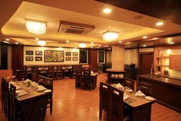 هتل Lavanya Inn