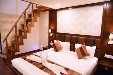 هتل Lavanya Inn