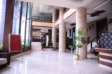 هتل Lavanya Inn