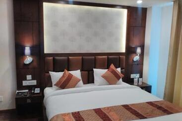 هتل Lavanya Inn