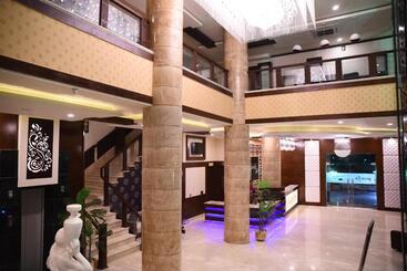 هتل Lavanya Inn
