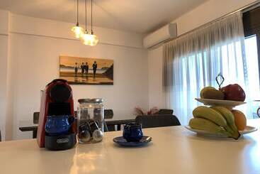 پانسیون Angela S Sea View 3 Bd House