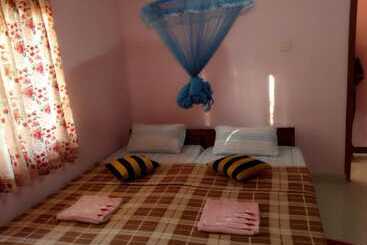 پانسیون Lizzie Villa Guest House