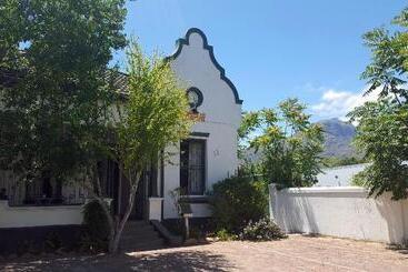 هاستل Stumble Inn Backpackers Lodge