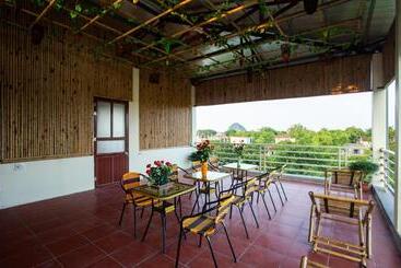 تختخواب و صبحانه Hang Mua Central Homestay