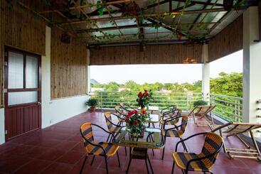 تختخواب و صبحانه Hang Mua Central Homestay