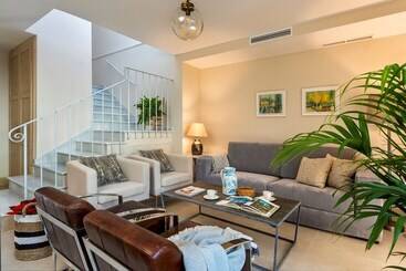 Fantastic 4 Bd & 4 Bth Apartm With Comunnal Terrace.. Carmen San Ignacio I