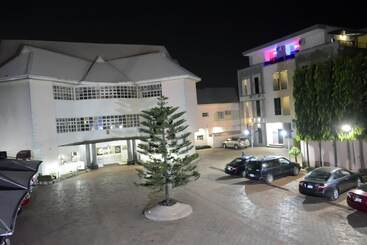 Golphins Suites And Hotels