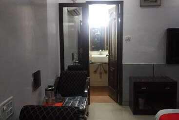 هتل Adb Rooms Today International Paharganj