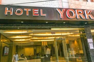 هتل York Legacy