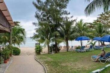 هتل Expat's Nook Beach Resort