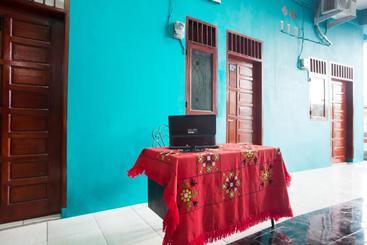 هتل Spot On 2926 Penginapan Sariah Basamo