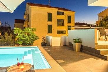 پانسیون Summer Breeze Apartments
