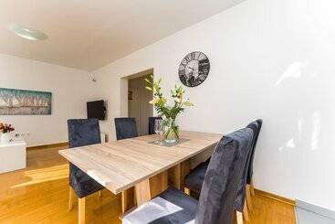 پانسیون Summer Breeze Apartments