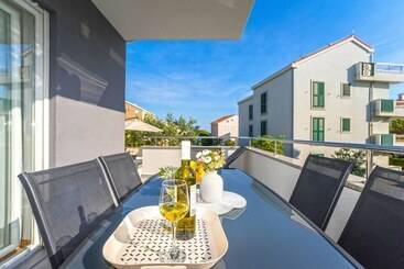 پانسیون Summer Breeze Apartments