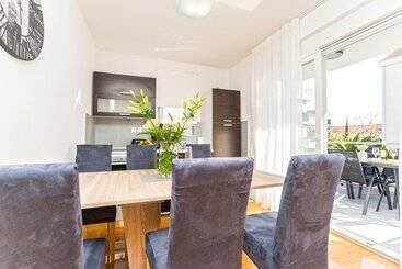 پانسیون Summer Breeze Apartments