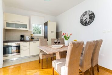 پانسیون Summer Breeze Apartments