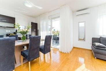 پانسیون Summer Breeze Apartments