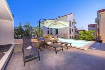 پانسیون Summer Breeze Apartments