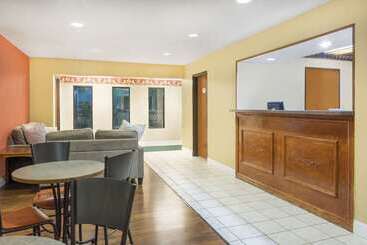 هتل Baymont By Wyndham Huber Heights Dayton