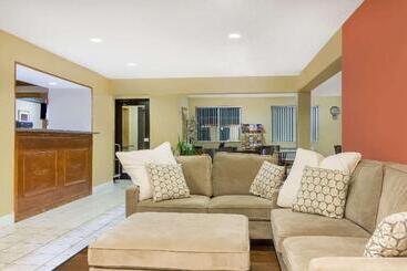 هتل Baymont By Wyndham Huber Heights Dayton
