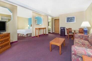 هتل Baymont By Wyndham Huber Heights Dayton