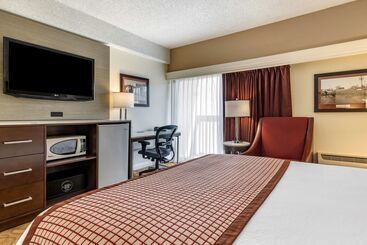 هتل Best Western Plus Thousand Oaks Inn