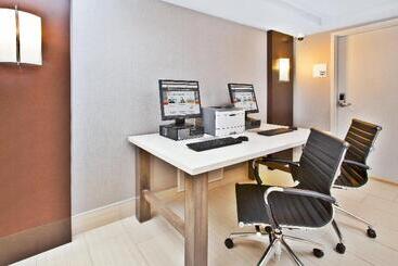 ホテル Holiday Inn Express Boston Waltham, An Ihg