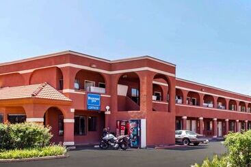 هتل Rodeway Inn
