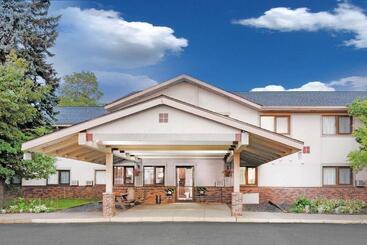 هتل Super 8 By Wyndham Duluth