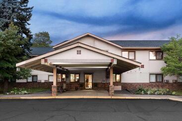 هتل Super 8 By Wyndham Duluth
