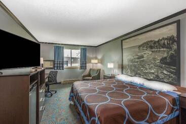 هتل Super 8 By Wyndham Duluth