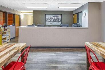 هتل Super 8 By Wyndham Duluth