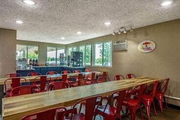 هتل Super 8 By Wyndham Duluth