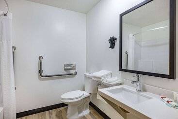 هتل Super 8 By Wyndham Duluth