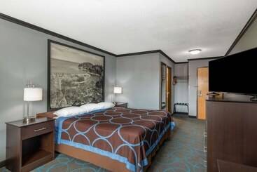 هتل Super 8 By Wyndham Duluth