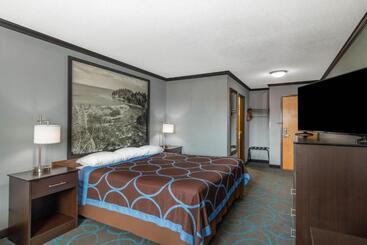 هتل Super 8 By Wyndham Duluth