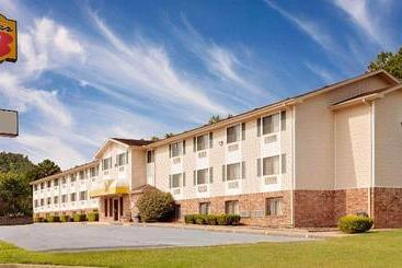 هتل Super 8 By Wyndham Fayetteville
