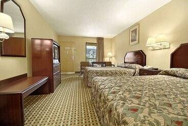 هتل Super 8 By Wyndham Mobile/tillmans Corner