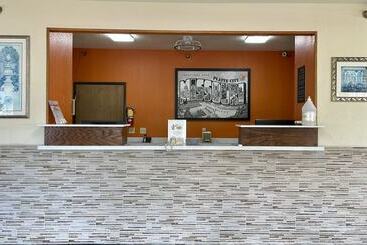 هتل Super 8 By Wyndham Platte City Kansas City Area