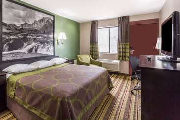 هتل Super 8 By Wyndham Rock Springs