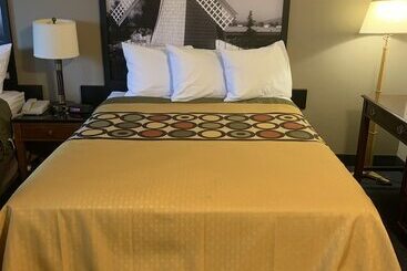 هتل Sutton Suites