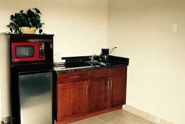 هتل Sutton Suites