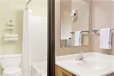 هتل Super 8 By Wyndham Spokane/west