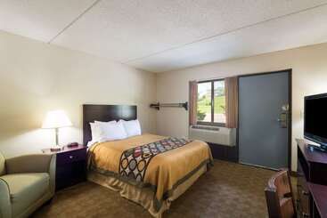 هتل Super 8 By Wyndham White River Junction