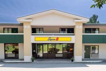 هتل Super 8 By Wyndham White River Junction