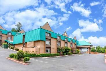 هتل Sutton Suites