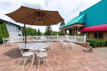 هتل Sutton Suites