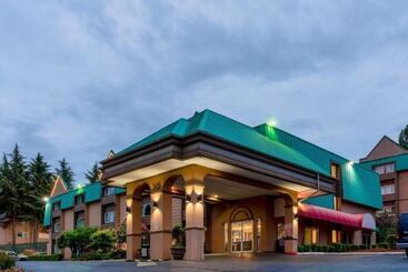 هتل Sutton Suites