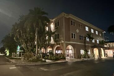 Tahitian Inn Boutique Hotel Tampa